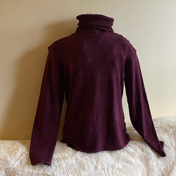 T Tahari Long Sleeve Turtleneck Sweater Size L Burgundy Wine Grape - Picture 2 of 9